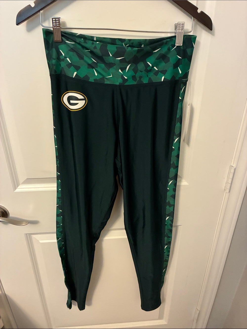 Green Bay Packers Team Apparel Dark Green Patterned Waistband Athletic Leggings